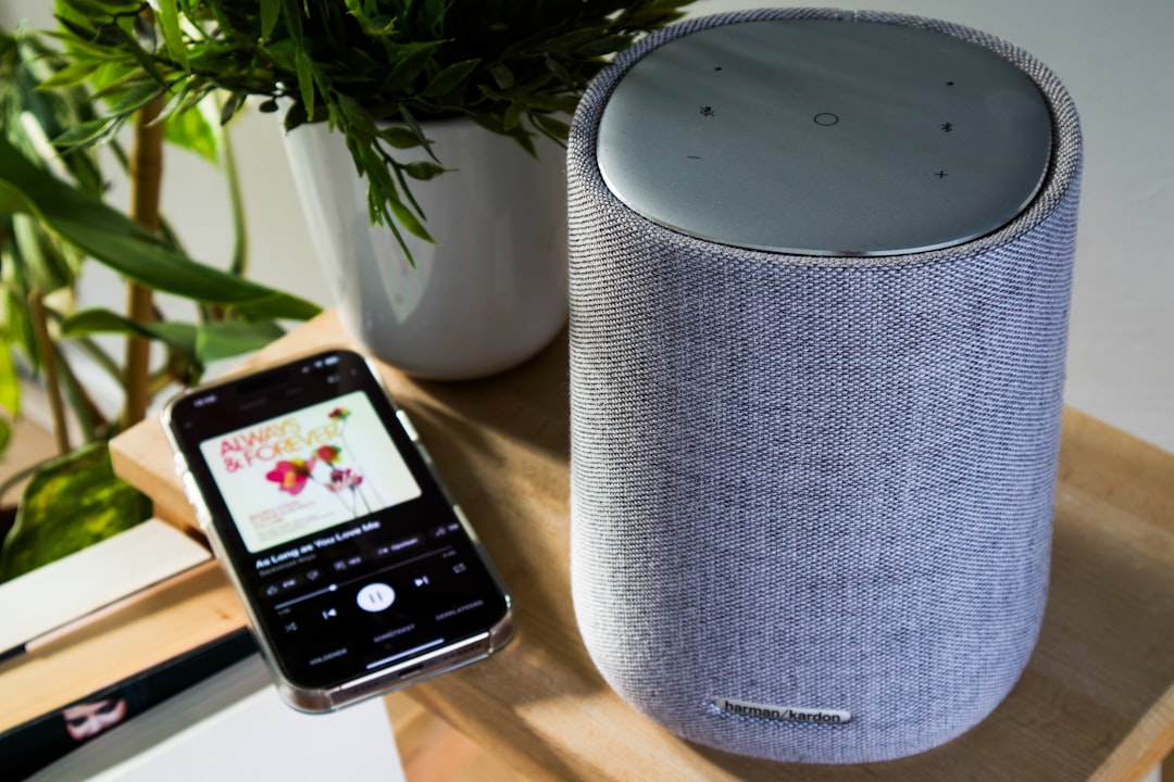 Vistslumber speaker with mobile app